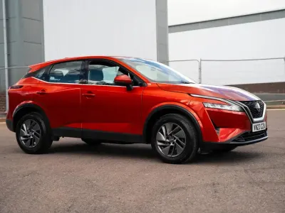 Used Nissan Qashqai Acenta Premium 138 HP (101 kW) 2023 Red SUV