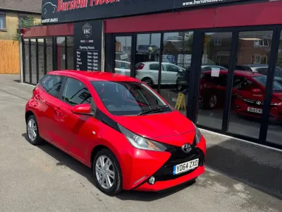 Used Toyota Aygo x-press 68 HP (50 kW) 2014 Red Hatchback