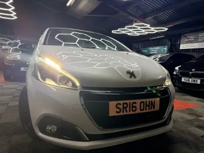 Käytetty Peugeot 208 GT-line 110 HP (80 kW) 2016 Valkoinen Viistoperä