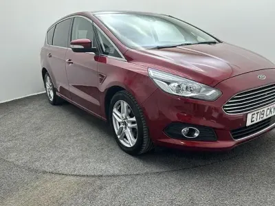 Used Ford S-MAX Titanium 190 HP (139 kW) 2019 Red MPV