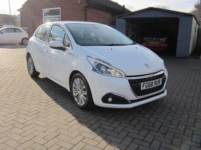 Used Peugeot 208 Signature Sky 2018 White Hatchback