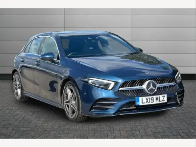Begagnad Mercedes A250 AMG Line Premium Plus 224 HK (164 kW) 2019 Blå Halvkombi