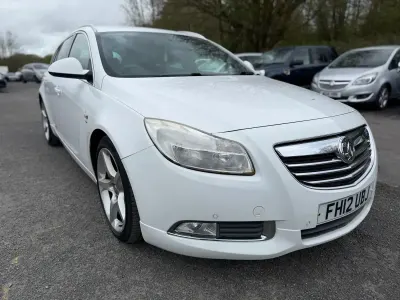 Begagnad Vauxhall Insignia SRi 160 HK (117 kW) 2012 Vit Kombi