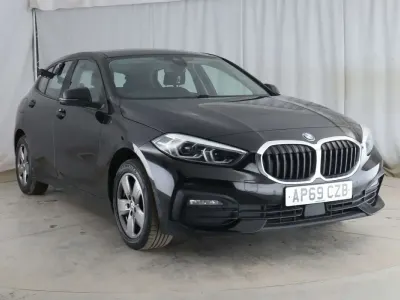 Begagnad BMW 116 Performance 2020 Svart Halvkombi