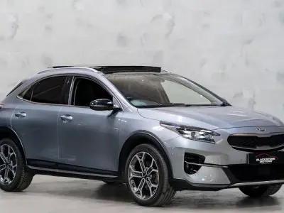 Usado Kia XCeed First Edition 141 HP (103 kW) 2021 Prateado SUV
