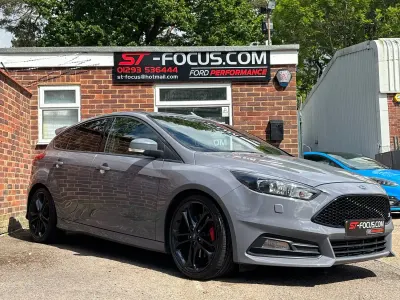 Used Ford Focus ST 250 HP (183 kW) 2017 Grey Hatchback