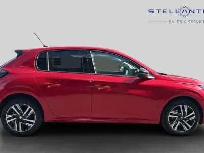 Used Peugeot 208 Allure+ 99 HP (72 kW) 2023 Red Hatchback
