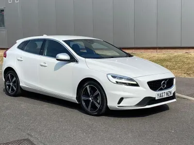 Used Volvo V40 R-Design 120 HP (88 kW) 2017 White Hatchback