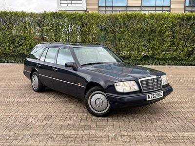 Used Mercedes E200 1995 Blue Estate