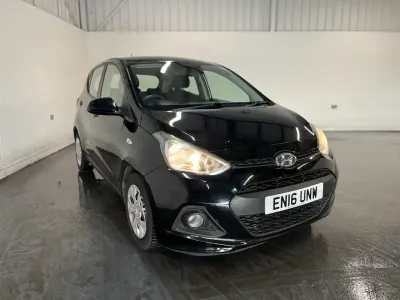 Usado Hyundai i10 SE 87 HP (63 kW) 2016 Preto Citadino