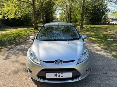 Usado Ford Fiesta Zetec 2010 Prateado Citadino