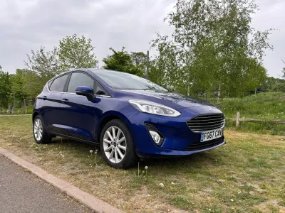 Używany Ford Fiesta Titanium 100 KM (73 kW) 2017 Niebieski Hatchback