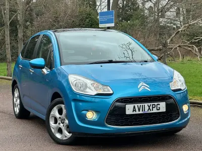 Begagnad Citroën C3 Exclusive 120 HK (88 kW) 2011 Blå Halvkombi