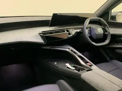Używany Peugeot 5008 Allure 134 KM (98 kW) 2024 Biały SUV