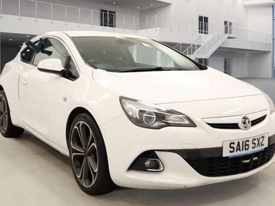 Used Vauxhall Astra GTC Edition 140 HP (102 kW) 2016 White Coupe