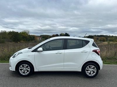 White Used 2017 Hyundai i10 SE Hatchback | £4,995 (Fair price)