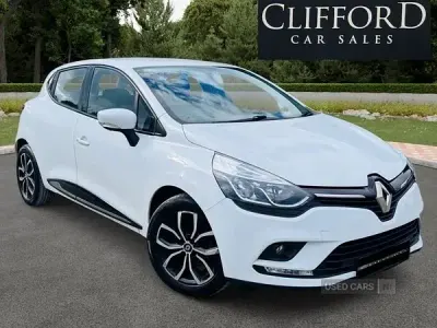 Used Renault Clio IV Play 90 HP (66 kW) 2019 White Hatchback