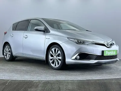 Used Toyota Auris Hybrid 136 HP (100 kW) 2016 Silver Hatchback