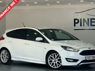 Used Ford Focus ST-Line 125 HP (91 kW) 2017 White Hatchback