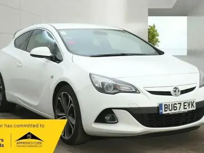 Used Vauxhall Astra GTC Edition 140 HP (102 kW) 2017 White Coupe
