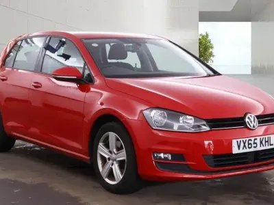 Begagnad VW Golf VII Match 2015 Röd Halvkombi