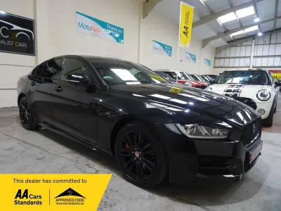 Używany Jaguar XE Ingenium 200 KM (147 kW) 2019 Czarny Sedan/Limuzyna