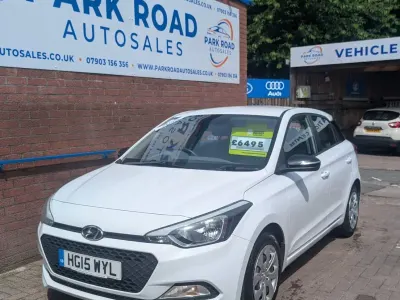 Used Hyundai i20 74 HP (54 kW) 2015 White Hatchback