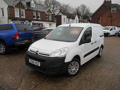 Used Citroën Berlingo 75 HP (55 kW) 2016 White MPV