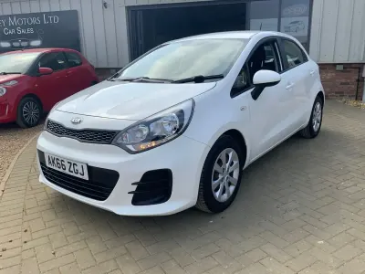 Used Kia Rio Air 2016 White Hatchback