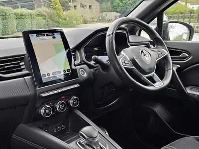 Used Renault Captur Engineered 143 HP (105 kW) 2024 Highland grey with diamond black roof SUV