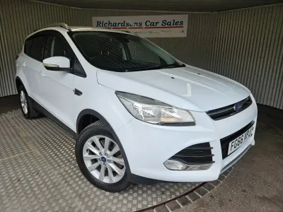Käytetty Ford Kuga Titanium 180 HP (132 kW) 2016 Valkoinen Katumaasturi