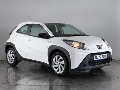 Used Toyota Aygo X PURE 72 HP (52 kW) 2022 White SUV