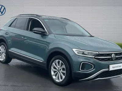 Usado VW T-Roc Style 150 HP (110 kW) 2023 Azul SUV