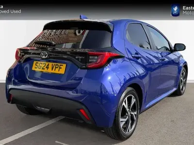 Usata Toyota Yaris Hybrid Design 113 CV (83 kW) 2024 Blu Utilitaria