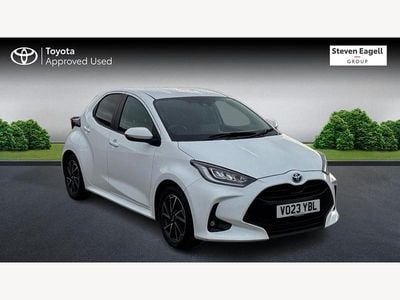 Used Toyota Yaris Hybrid Design 2023 White Hatchback