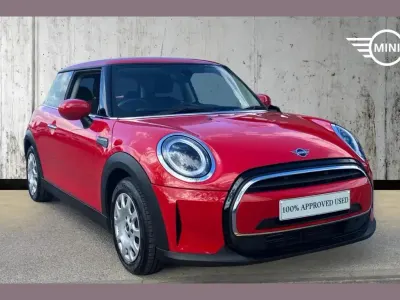Usado Mini ONE Classic 101 CV (74 kW) 2022 Rojo Utilitario
