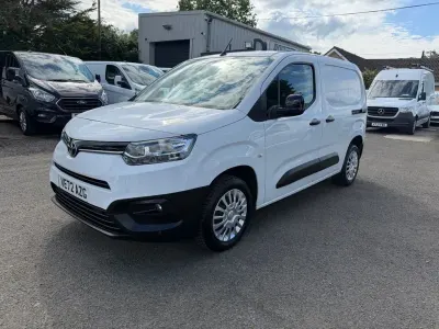 Used Toyota Proace 100 HP (73 kW) 2022 White MPV
