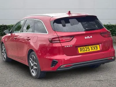Używany Kia Ceed 138 KM (101 kW) 2025 Czerwony Hatchback