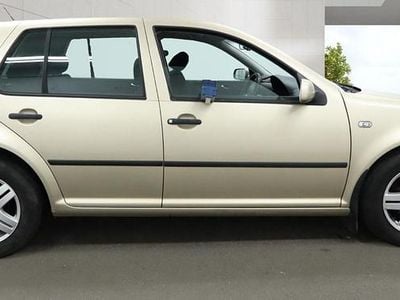 Usado VW Golf IV Match 2003 Dourado Citadino