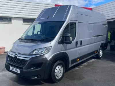 Usado Citroën Relay 140 HP (102 kW) 2021 Cinzento Van