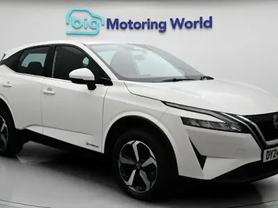 Begagnad Nissan Qashqai Acenta Premium 190 HK (139 kW) 2023 Vit SUV