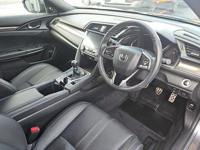 Begagnad Honda Civic EX 129 HK (94 kW) 2017 Grå Halvkombi
