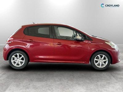 Used Peugeot 208 Style 82 HP (60 kW) 2015 Red Hatchback