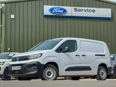 Second-hand Vauxhall Combo 102 CP (75 kW) 2025 Alb Monovolum