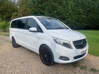 Usado Mercedes V220 163 HP (119 kW) 2025 Branco Monovolume