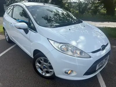 Used Ford Fiesta Zetec 82 HP (60 kW) 2011 White Hatchback