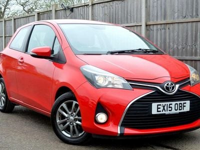 Gebraucht Toyota Yaris 69 PS (50 kW) 2015 Rot Kleinwagen