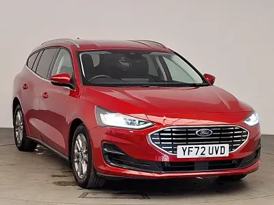 Używany Ford Focus Titanium 125 KM (91 kW) 2023 Czerwony Kombi