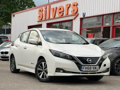 Gebraucht Nissan Leaf Acenta 110 kW (150 PS) 2019 Weiß Kleinwagen