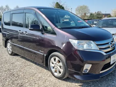Begagnad Nissan Serena 2013 Brun Minibuss